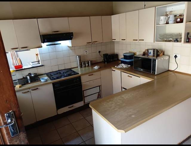 3 BEDROOM HOUSE FOR SALE IN MONTCLAIR